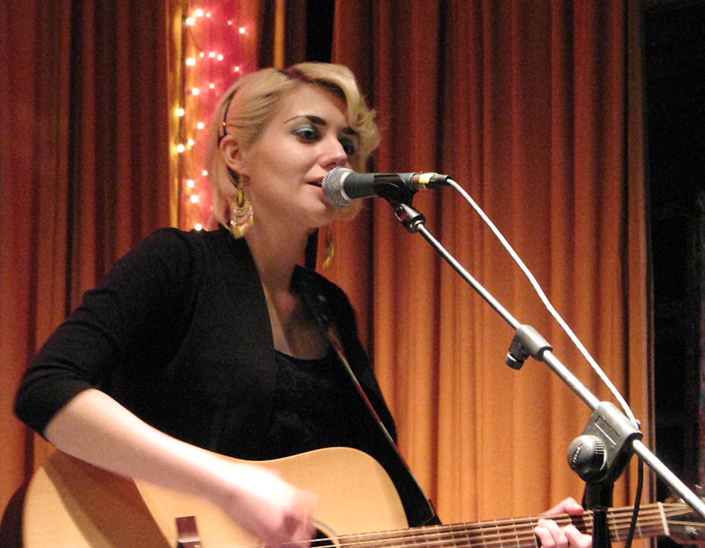 Jessica Lea Mayfield with Goodmorning Valentine
